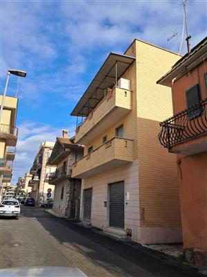 appartamento in vendita a Guidonia Montecelio in zona Guidonia