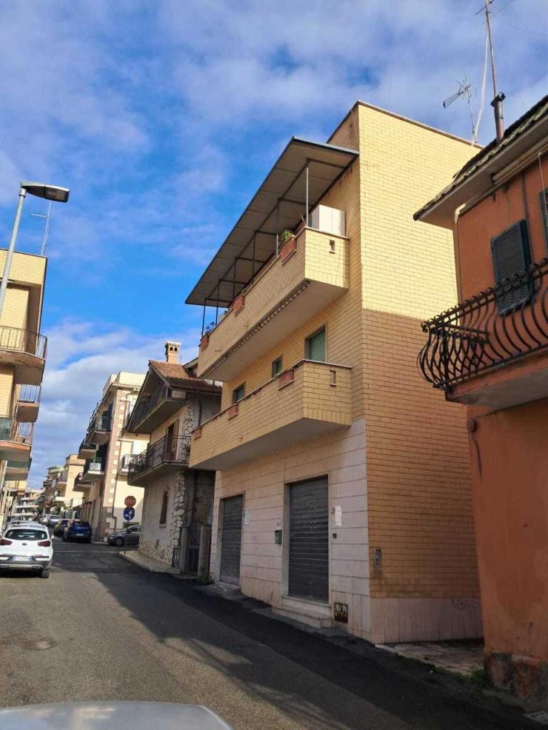 appartamento in vendita a Guidonia Montecelio in zona Guidonia