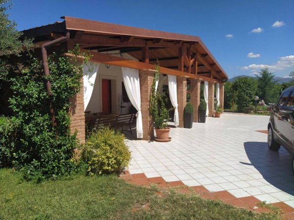 casa indipendente in vendita a Guidonia Montecelio in zona Guidonia