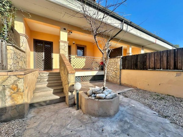 casa indipendente in vendita a Guidonia Montecelio in zona Marco Simone