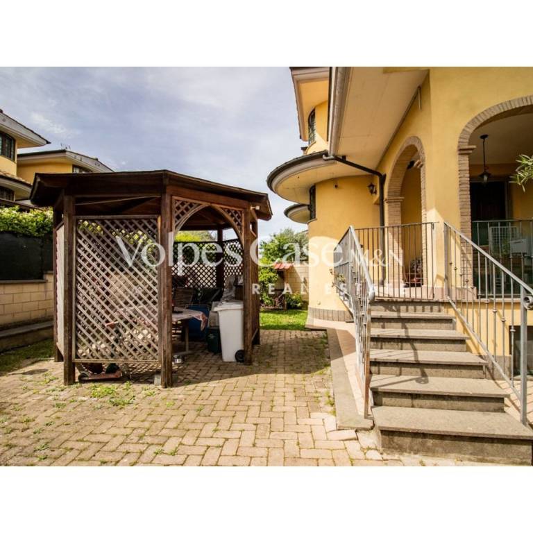 casa indipendente in vendita a Guidonia Montecelio in zona Montecelio