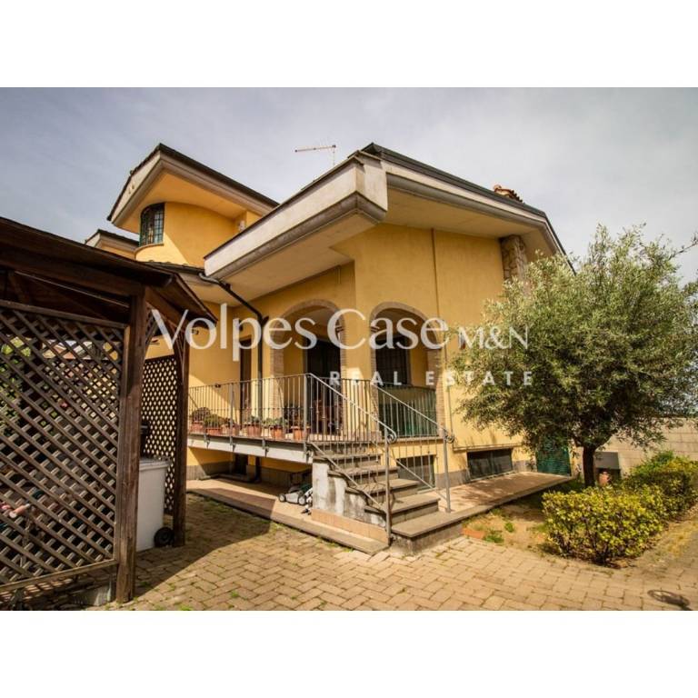 casa indipendente in vendita a Guidonia Montecelio in zona Montecelio