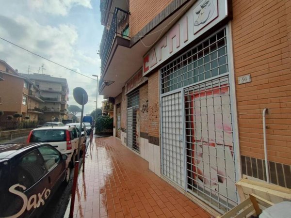 negozio in vendita a Guidonia Montecelio in zona Villanova