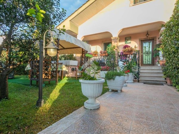 casa indipendente in vendita a Guidonia Montecelio in zona Marco Simone