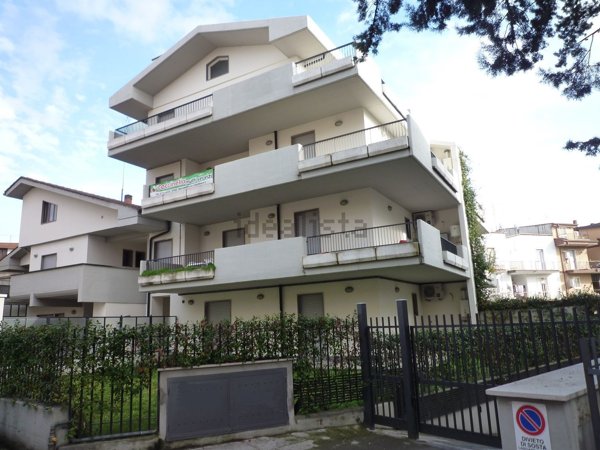 appartamento in vendita a Guidonia Montecelio in zona Guidonia