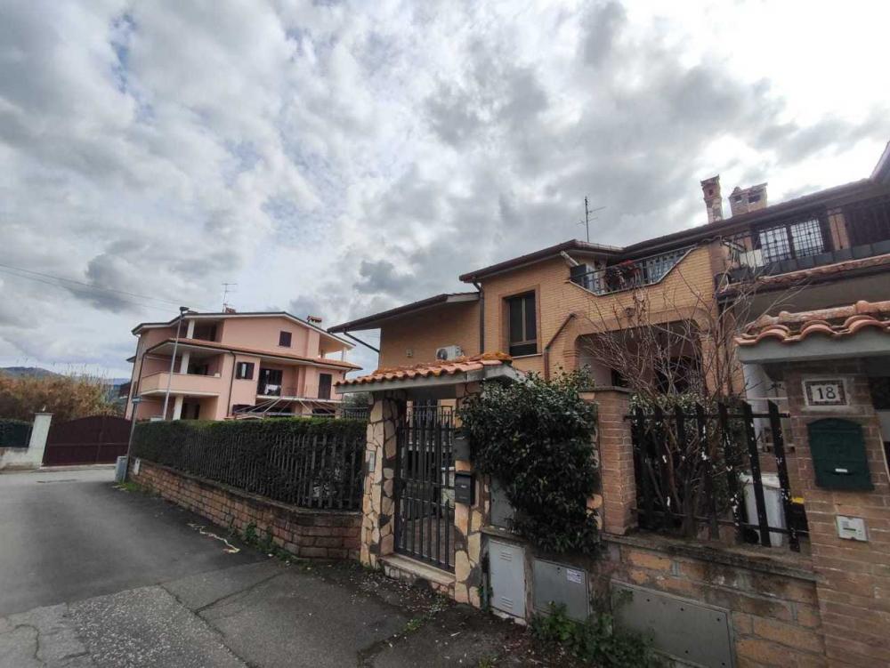 casa indipendente in vendita a Guidonia Montecelio