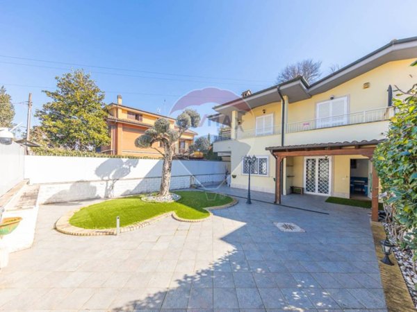 casa indipendente in vendita a Guidonia Montecelio in zona Guidonia