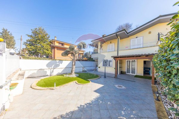 casa indipendente in vendita a Guidonia Montecelio in zona Guidonia