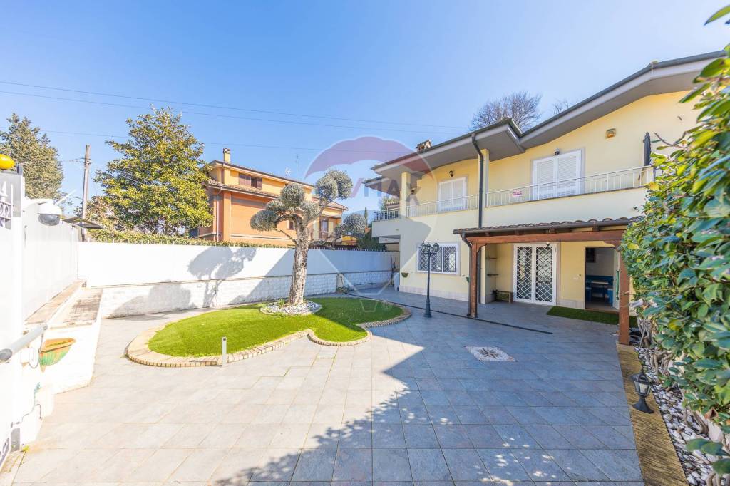 casa indipendente in vendita a Guidonia Montecelio in zona Guidonia