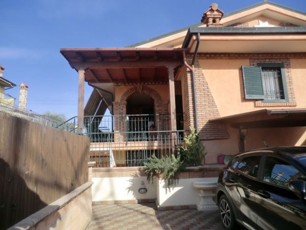 casa indipendente in vendita a Guidonia Montecelio in zona Setteville