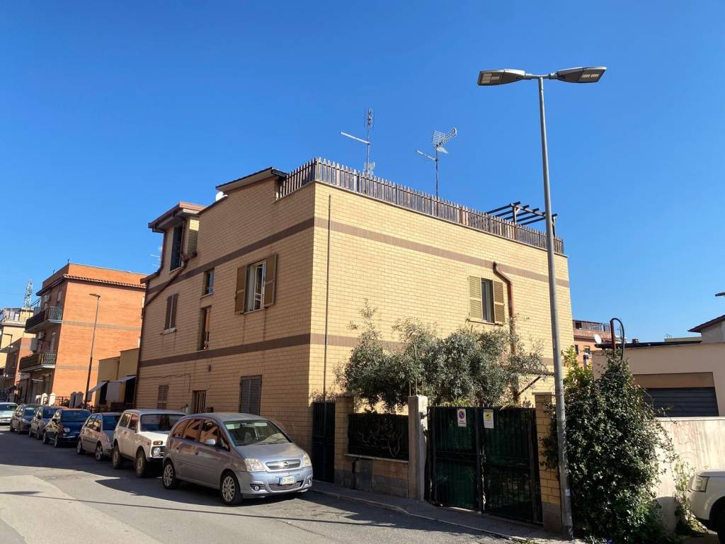 appartamento in vendita a Guidonia Montecelio in zona Villalba