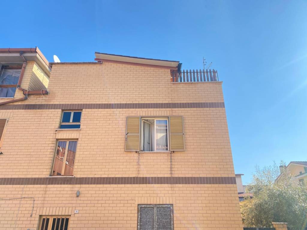 appartamento in vendita a Guidonia Montecelio in zona Villalba