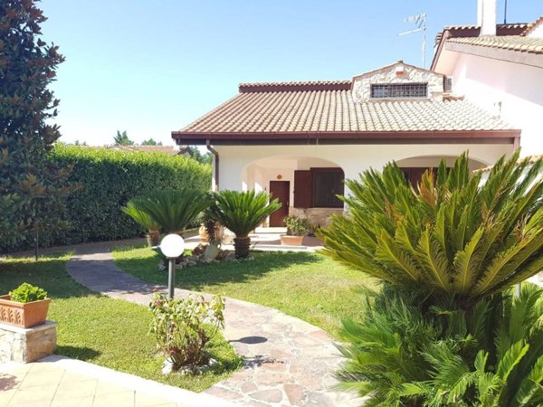 casa indipendente in vendita a Guidonia Montecelio in zona Colleverde