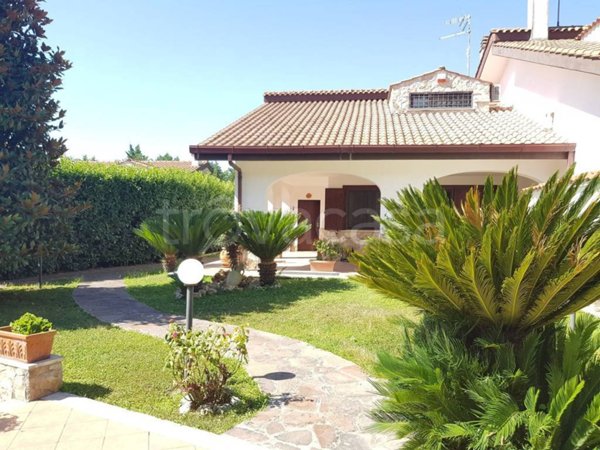 casa indipendente in vendita a Guidonia Montecelio in zona Colleverde