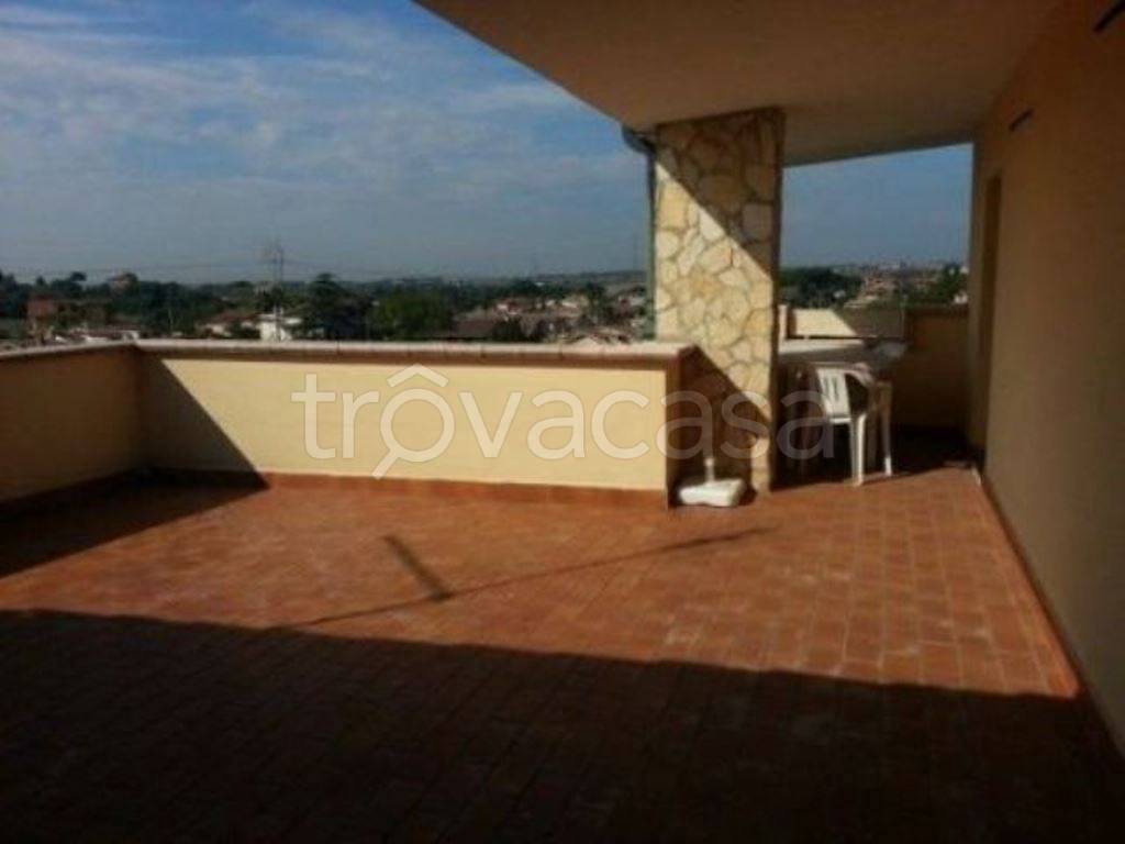 appartamento in vendita a Guidonia Montecelio in zona Marco Simone