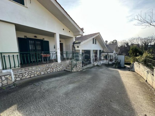 casa indipendente in vendita a Guidonia Montecelio in zona Marco Simone