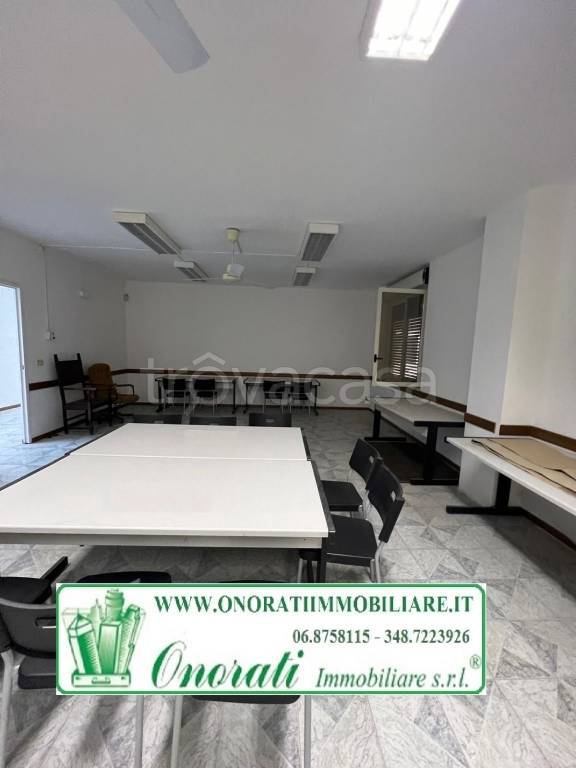 locale commerciale in vendita a Guidonia Montecelio in zona Montecelio