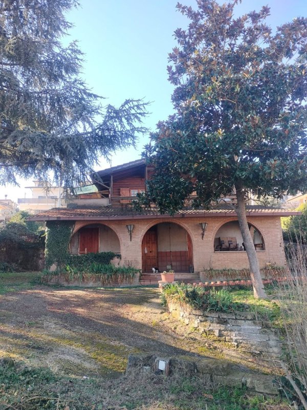casa indipendente in vendita a Guidonia Montecelio in zona Setteville
