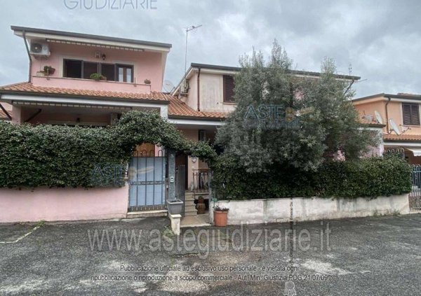 casa indipendente in vendita a Guidonia Montecelio in zona Montecelio