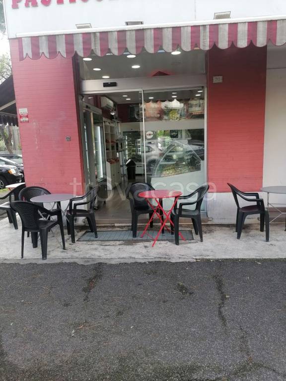 negozio in vendita a Guidonia Montecelio in zona Montecelio