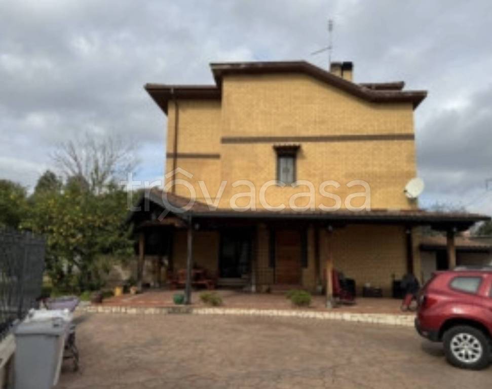 casa indipendente in vendita a Guidonia Montecelio in zona Montecelio