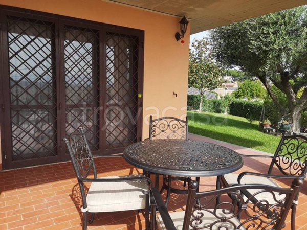 casa indipendente in vendita a Guidonia Montecelio in zona Montecelio