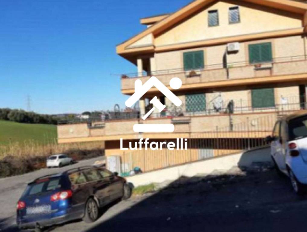appartamento in vendita a Guidonia Montecelio in zona Pichini