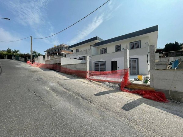 casa indipendente in vendita a Guidonia Montecelio in zona Marco Simone