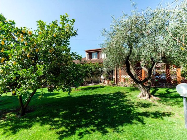 casa indipendente in vendita a Guidonia Montecelio in zona Colleverde