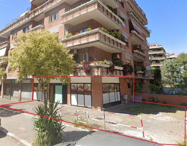 locale commerciale in vendita a Guidonia Montecelio in zona Colleverde