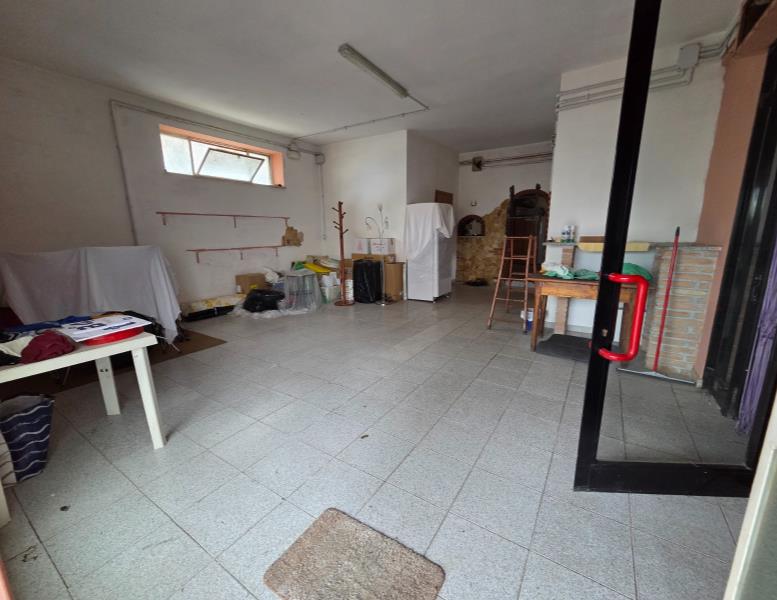 locale commerciale in vendita a Guidonia Montecelio in zona Guidonia