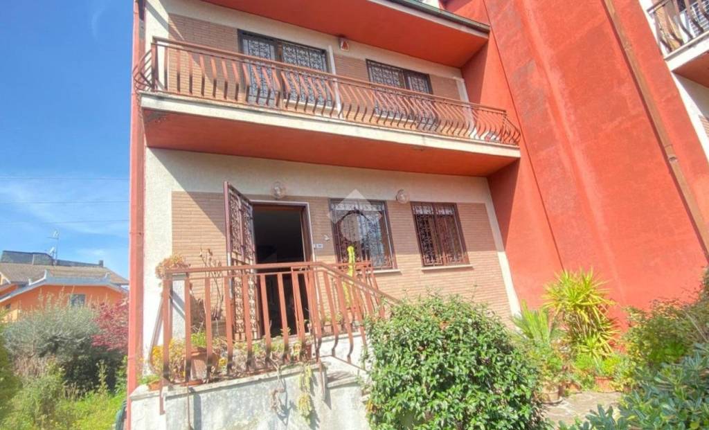 casa indipendente in vendita a Guidonia Montecelio in zona Colleverde