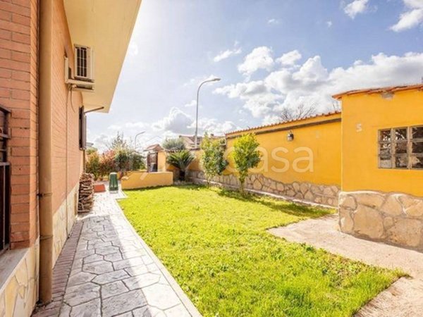 casa indipendente in vendita a Guidonia Montecelio in zona Setteville