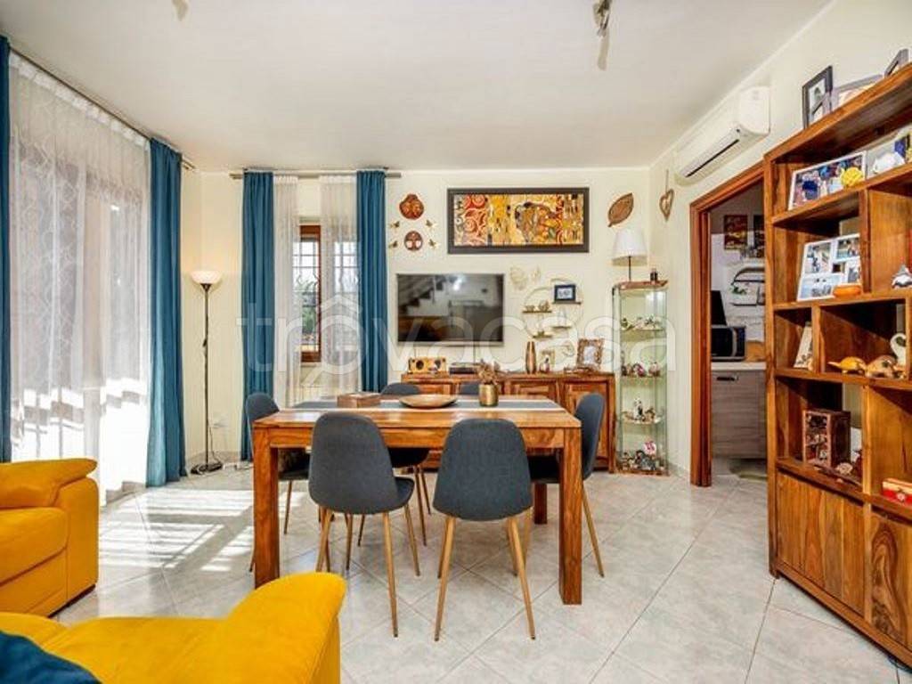 casa indipendente in vendita a Guidonia Montecelio in zona Setteville