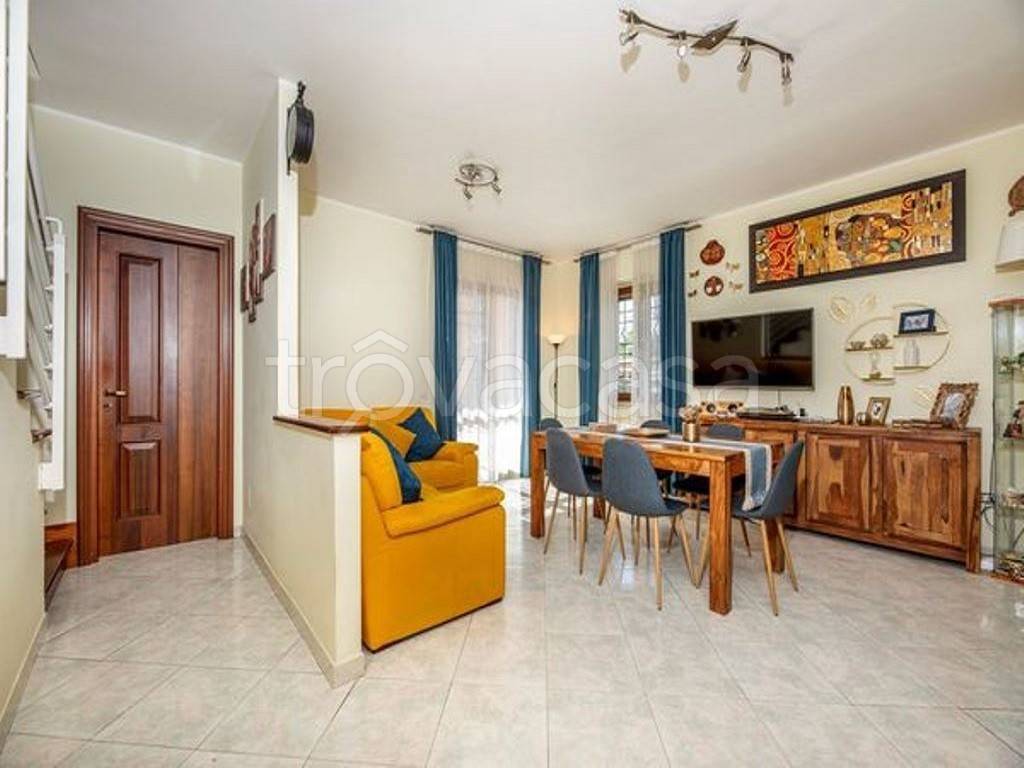 casa indipendente in vendita a Guidonia Montecelio in zona Setteville