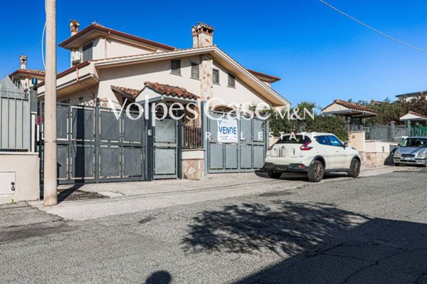 casa indipendente in vendita a Guidonia Montecelio in zona Setteville