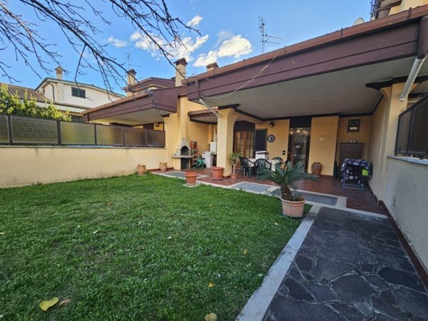 casa indipendente in vendita a Guidonia Montecelio in zona Setteville