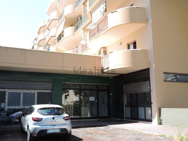 ufficio in vendita a Guidonia Montecelio in zona Guidonia