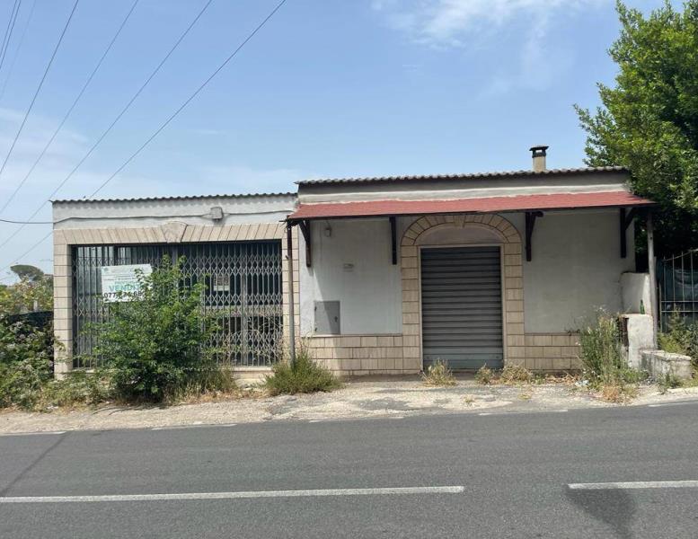 locale commerciale in vendita a Guidonia Montecelio in zona Montecelio