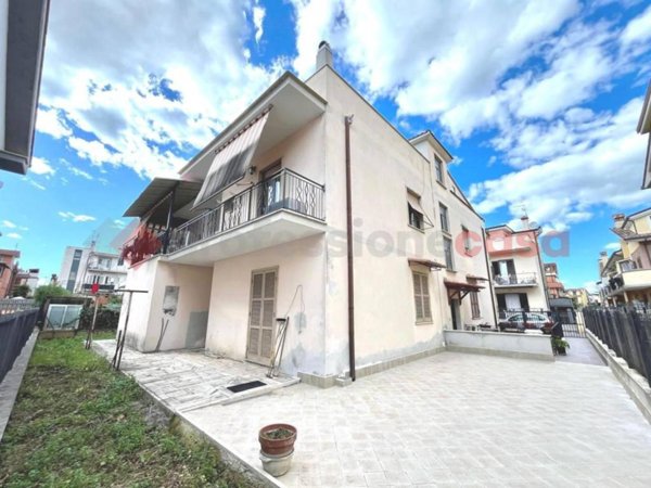 appartamento in vendita a Guidonia Montecelio in zona Villanova