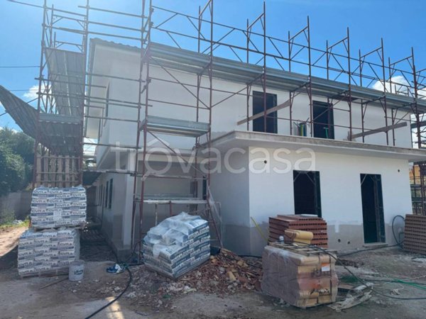 casa indipendente in vendita a Guidonia Montecelio in zona Montecelio