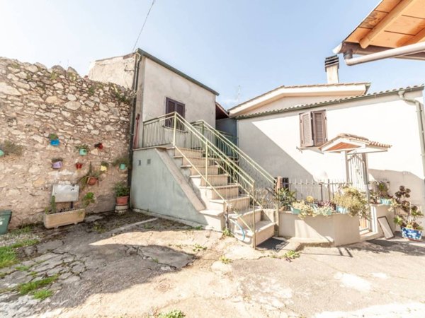 appartamento in vendita a Guidonia Montecelio in zona Guidonia