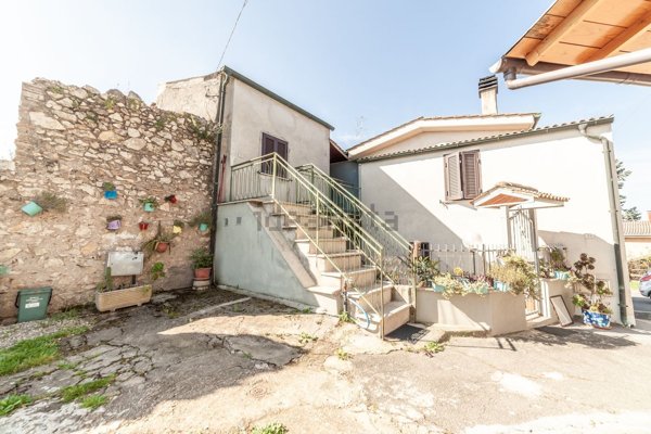 appartamento in vendita a Guidonia Montecelio in zona Guidonia