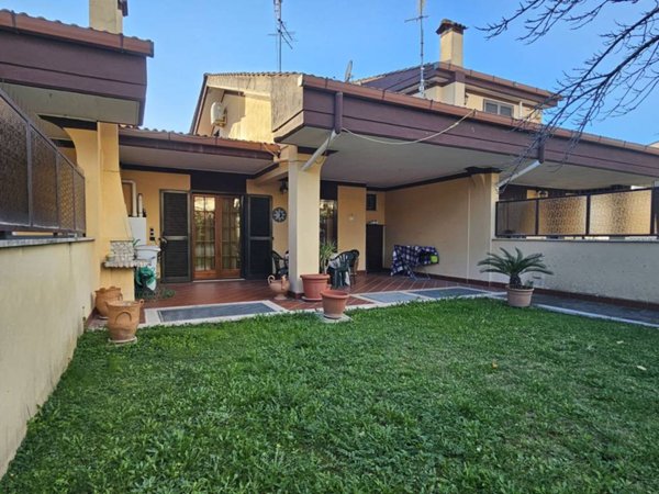casa indipendente in vendita a Guidonia Montecelio in zona Marco Simone