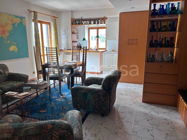 casa indipendente in vendita a Guidonia Montecelio in zona Guidonia