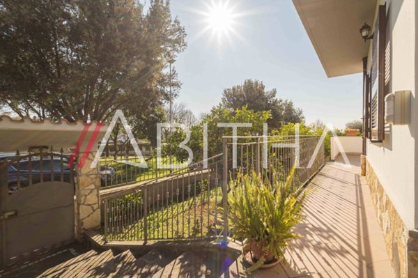 casa indipendente in vendita a Guidonia Montecelio in zona Montecelio