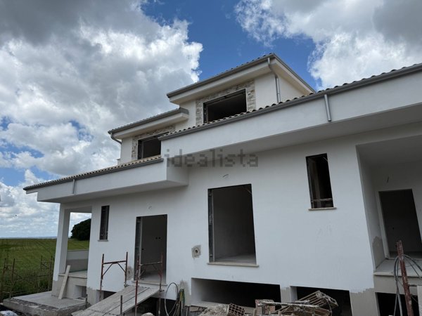 casa indipendente in vendita a Guidonia Montecelio in zona Marco Simone