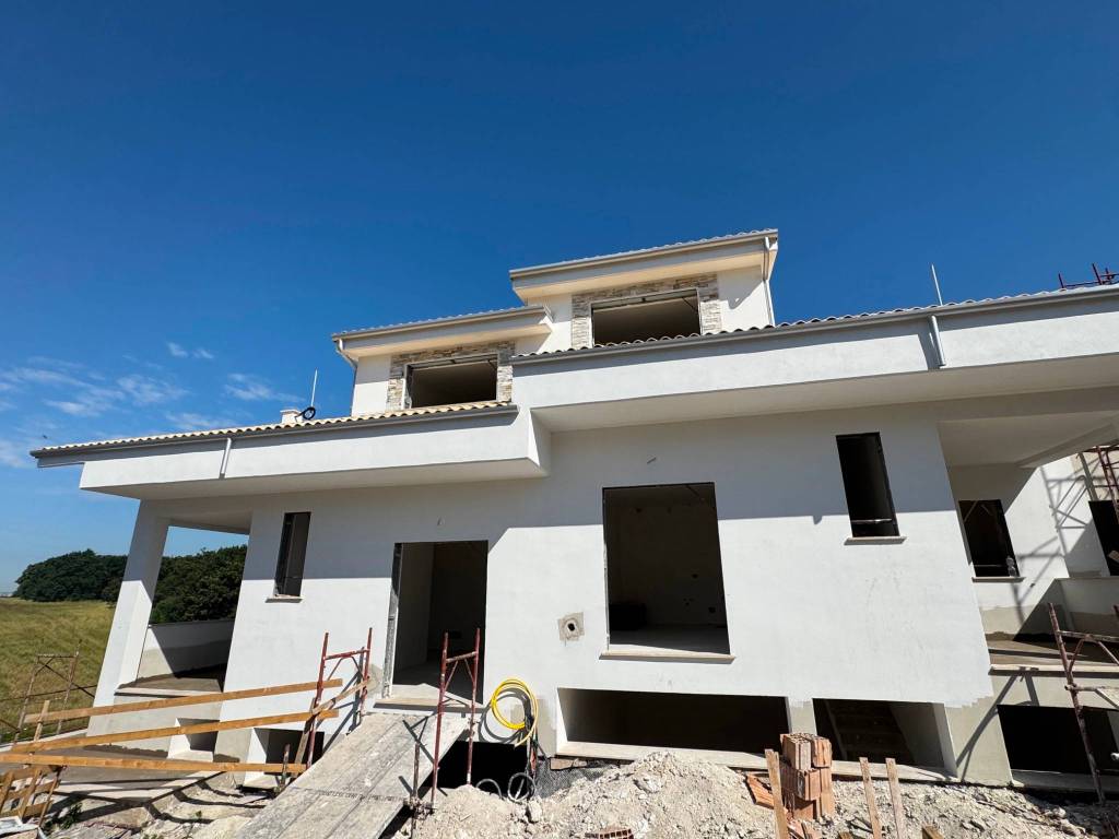 casa indipendente in vendita a Guidonia Montecelio in zona Marco Simone