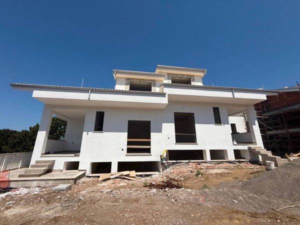casa indipendente in vendita a Guidonia Montecelio in zona Setteville