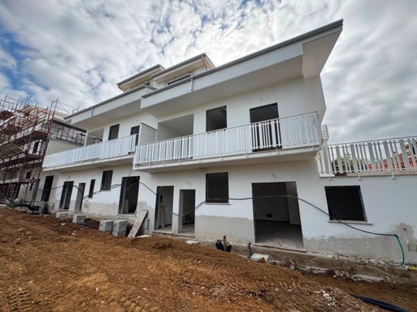 casa indipendente in vendita a Guidonia Montecelio in zona Setteville